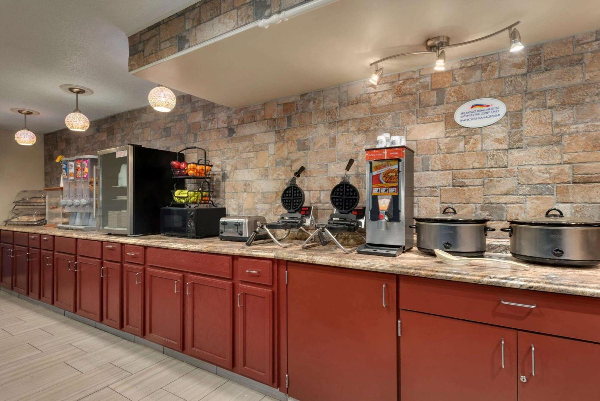 Baymont By Wyndham Muncie Near Ball State University Екстериор снимка